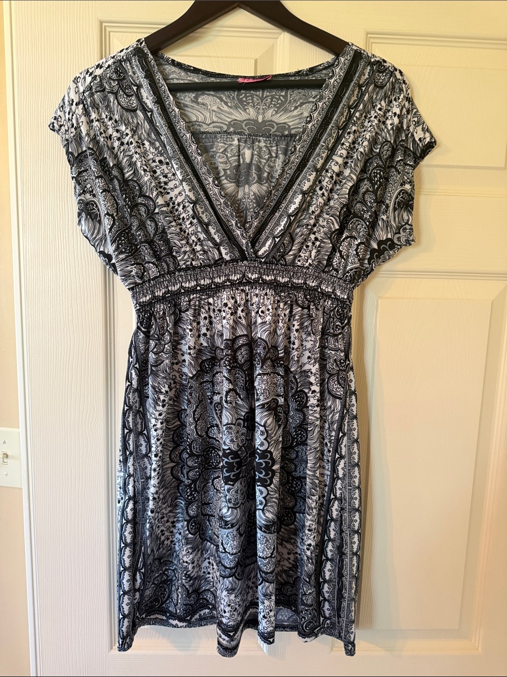 She's Cool Black & White Paisley V-Neck Mini Dress